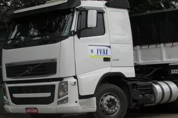 Prefeitura adquire Caminhão Bi-caçamba