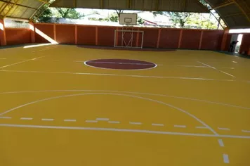 QUADRA DE ESPORTES DA ESCOLA GIL RECEBE PINTURA