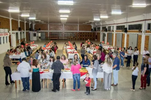 JANTAR EM COMEMORAÇÃO AO DIA DO PROFESSOR E FUNCIONÁRIO
